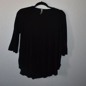 Black Quarter Length Sleeve Top